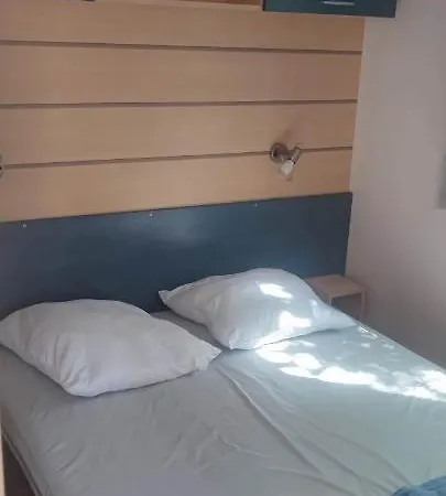 Camping Les Salins De La Gardiole, Mobile 6 Personnes Campsite Vic-la-Gardiole