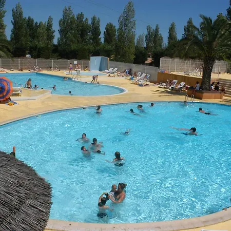 Camping Les Salins De La Gardiole, Mobile 6 Personnes Campsite *